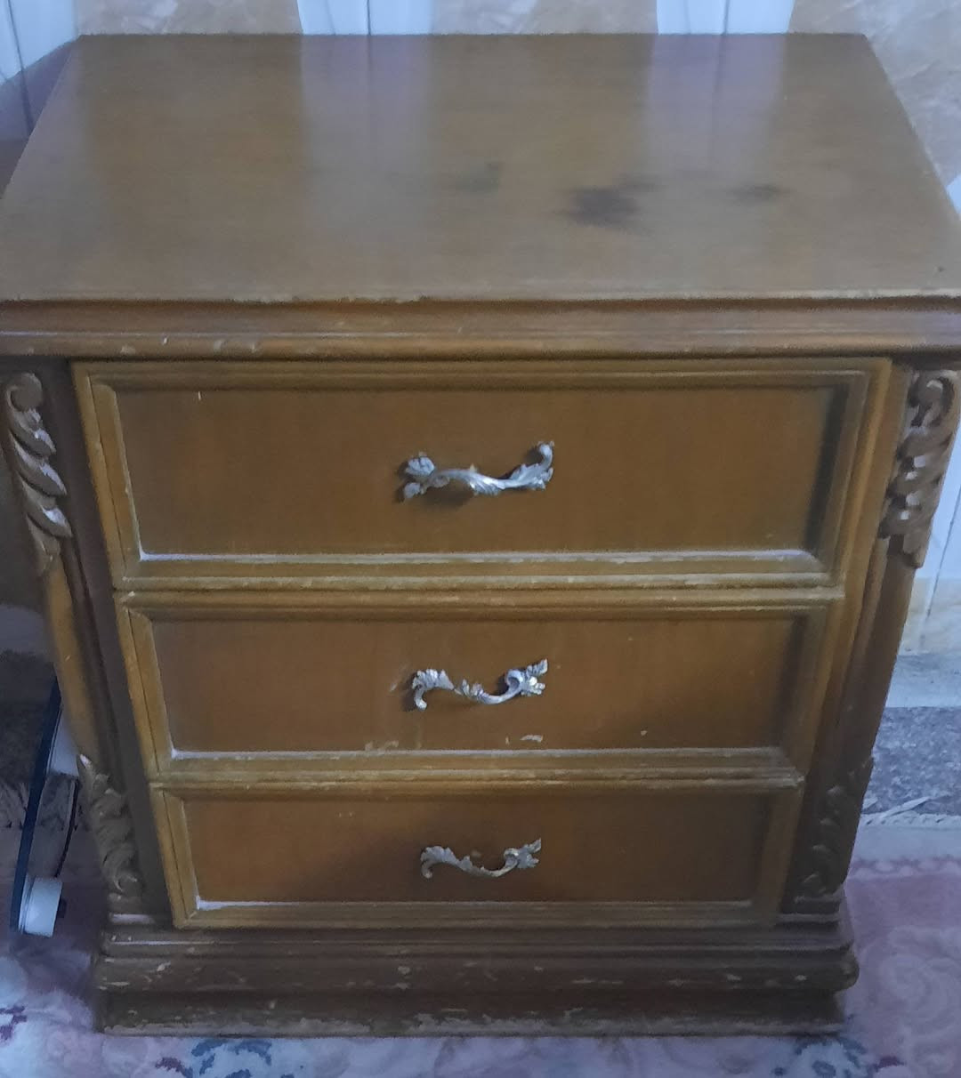 السلام عليكم غرفة نوم صاج للبيع تحتوي على
كنتور ٦ بيبان 
ميز تواليت
زاوية
جزامه 
روس جرباية عدد ٢ 
جرباية 
غرفة نظيفة السعر ٨٠٠ الف 
للاستفسار ***********
