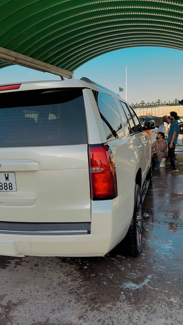 السلام عليكم تاهو موديل 2015 ماشيه 123 كم سياره جديده مكينه كير حداديه كلشي جديد صبغ بيه صفحه يعني اربع قطع اثر طخات بسيطه السعر 290 السياره فول مواصفات LTZ عنوان السياره بصره وراعيها بل بصره ورقمها بغداد للاستفسار ***********
