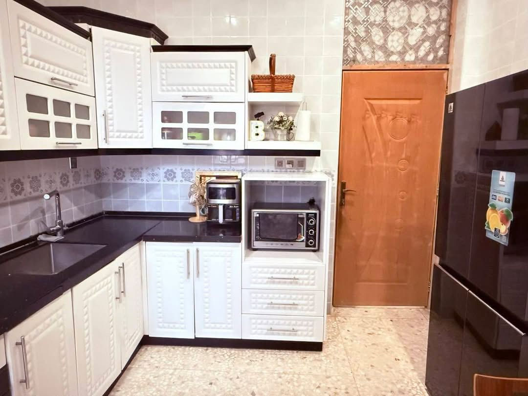 🏠 دار للبيع مساحة 120م ركن طابو زراعي سند 25
واجهة 8م نزال 15م 

✅ بناء حديث درجة اولى …..(ممكن يباع مع الأثاث)
طابق واحد/ مطبخ. هول. غرفه. صالة. مجمع صحيات. ومناور

🌍 العنوان/ حي الصحة قرب سنتر ليمونة 

#ملاحظة/ لمن يرغب بعرض عقاره يرجى مراسلتنا 
                 كذلك تحويل جميع المعاملات العقارية 
للاستفسار اكثر 
***********
***********
