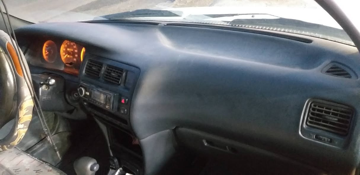 السلام عليكم سياره كورلا للبيع موديل ١٩٩٤ رقم بغداد دولي سنويته نهاية ٢٠٢٧ مكينه وكير مكفول خير من آلله تبريد كامل بس مايشتغل دشبول يسره بلاد شادلها وتدفئه بيه مكانات صبغ بالجامرلغ الخلفي والباب الخلفي وصبغتهن وضربتها كلها كلير والقماره بلاد كهربائيات كلها شغاله السعر ٥٤ ورقه المكان ديالى الرقم ***********
