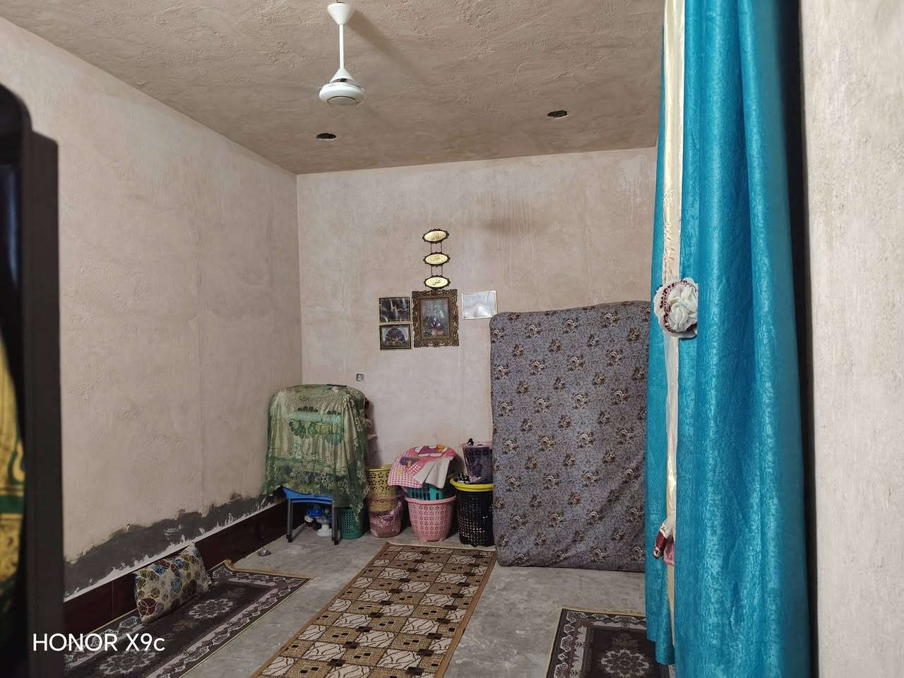 بسم الله الرحمن الرحيم 
بيت زراعي جاهز مع بيت ثاني هيكل للبيع 
صوب بني ركاب حي الأمير 
قرب شاع 30وملعب حيدر نعيسه 
البيت نباء طابوك السكف كونكريت مسلح 
الاساس كونكريت البيت متعوب عليه بناء حديث 
3غرف وصاله وديوانيه ومطبخ
 وصحيات داخلية وخارجيه 
الهيكل غرفه وصاله ومطبخ وصحيات 
ينباع ثنينهن سوى 
خدمات موجوده كهرباء ومي وشارع ومجاري 
المساحه 326متر
للتواصل الاتصال على الرقم الموجود بالاعلان 
رقم صاحب البيت 
***********
او مراسلة الصفحه 
#هادي_الحجيمي
