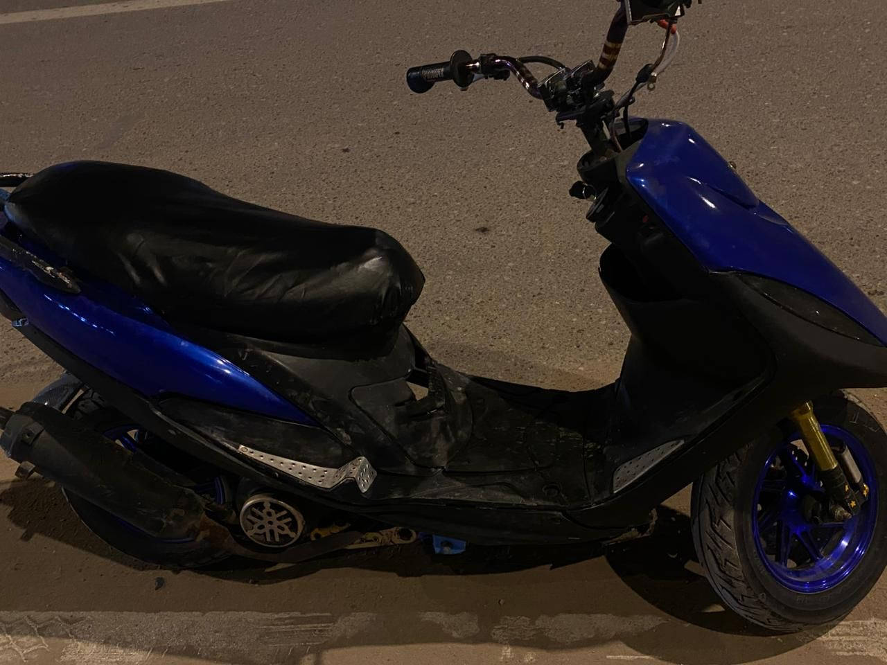 سلام عليكم ماكس عدله للبيع ،مصبوغ شاصيها لون ازرگ  صبغ حراري، سكانها سبع الوان،بوشتها 55،كلجات fcs الصفر،گزوز fm،باتري جديد نگرت سلف،تايرات جدد الجلاتيني ،كفراتها كامله  الكفر مال عَينه عندي ،سواداتها كامله  السواد مال عينه عندي ،ويلات رياضي ، شيال مكينه رياضي،دبلات رياضي وره وكدام ،واقيه كاربون ،ستان سبع الوان كهربائيات شغاله رادلهه بس مجمع تشغيل،دراجه مكينتها اكفلها واضمنها على ايدي تاخذها ما تذب عليها شي.
«السعر خاص» مكاني البصره/الجزيره/الفيروزيه 
***********
متواجد واتساب وعلى الشريحه.
