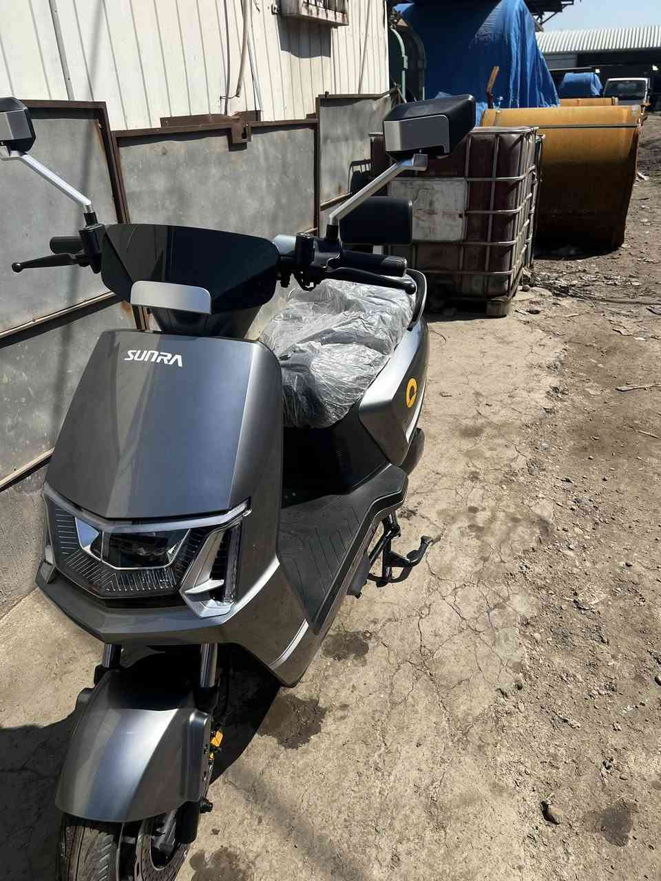 دراجه سونره غنيه عن التعريف ضمان سنتين
موديل 2026 
حساسات كامل 
بريكات ABS مانع تزحلق
السرعه 60 
تمشي 70 كيلو حقيقي 
ملف 2000
شاشه ايباد جبيره
مصارلها هواي عندي 
اقل السبوع امانت الله جديده 
بس اريد أخذ بانزين مرقم لا اكثر 
السعر مليون و100 وبيها مجال 
***********متواجد واتساب
