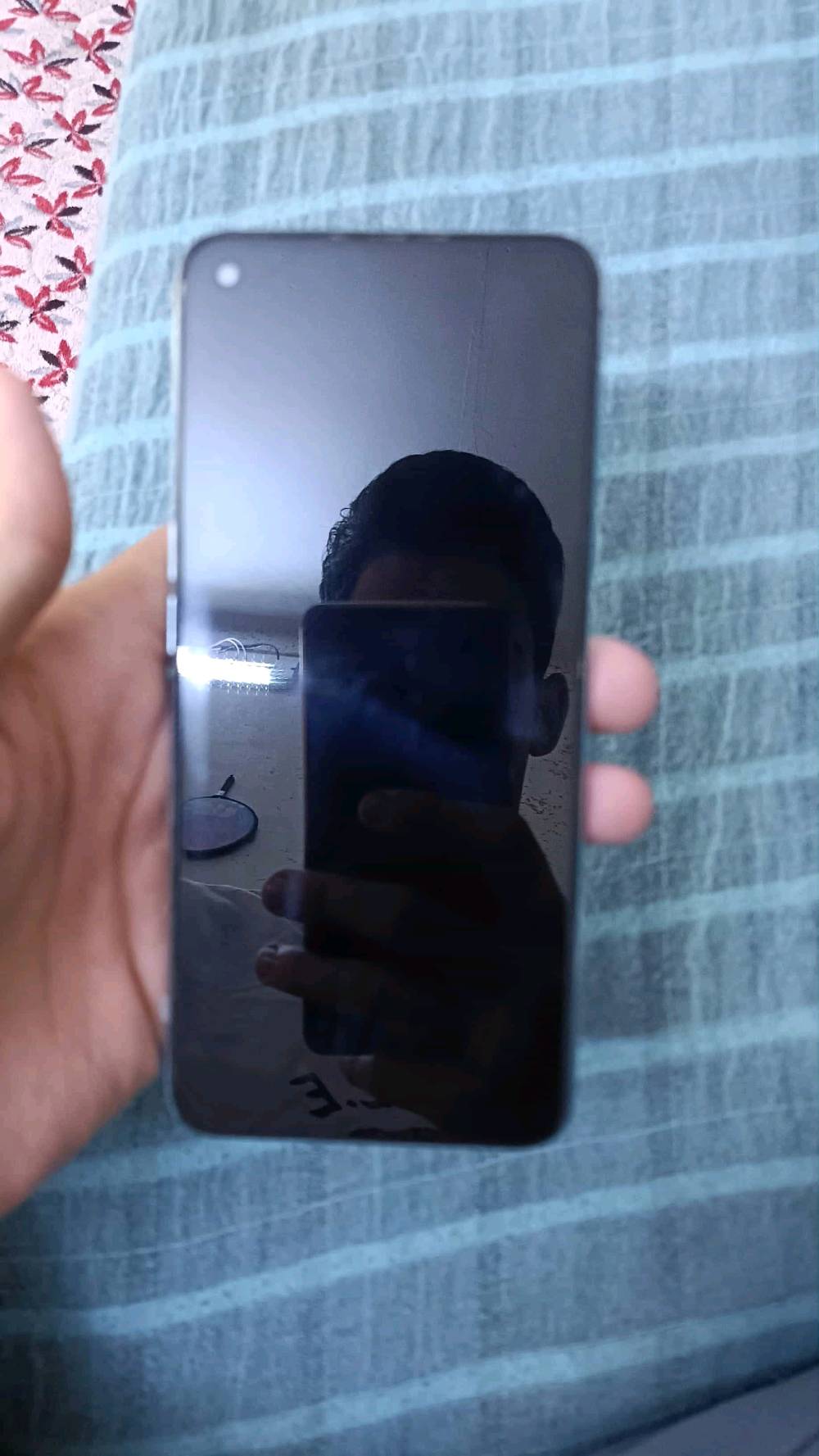 السلام عليكم جهاز اوبو للبيع جهاز حلو ومميز حته لونه 

جميل مبدل شاشه اصليه وشاشه بيه شوي لثمه من فوك يم 

سماعه الاماميه ما تبين بطاريه🔋500 مللي امبير  ذاكره 256 صوت جهاز روعه جوده عاليه بصمه شغاله ولباقي كله شغال سعره 133 وبي مجال عنوان بغداد الزعفرانيه 🤍 