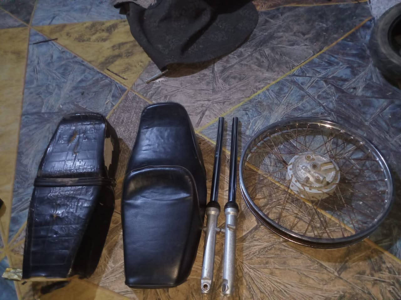 السلام عليكم غراض مال دراجه ما مستعملات قليل كلهن شلعه وحده ب٥٠الف ليريدهن يتصل***********
