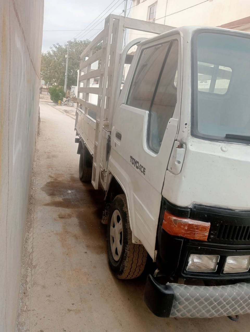 دووتەنی داینا مۆدیل 91  ڕەقەم عەسڵ ئەڵمانی بەشەرتی تەحویل مەکینە 3000 مەکینەو گێڕ بەشەرت کارەبایو لایتو هەموی لۆک شەش تایەی نوێی لەسەرە چەمچەو ناو بۆدی لۆکی لەسەرە  سعر 40 گڵاو معامەلەیە برایانە  بۆزانیاری زیاتر مامەڵە پەیوەندی بکە بە ***********
