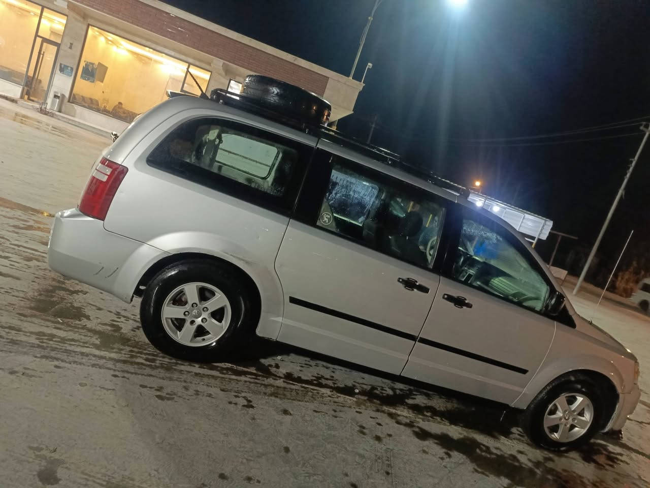 السلام عليكم  دوج كرفان موديل 2008 باسمي رقم انبار مكينه 3300 بيه منظومه غاز سياره نضيفه وعله ايدي صدر امامي خلفي كله نظيف بيه حادث جاملغ وبنيد بدون دواخل وبيه سونار والي ياخذه هم خلي ياخذ سونار رقم موبايل/***********
*********** السعر s110
اخوكم ماهر ابو عبير 
العنوان بابل المسيب
