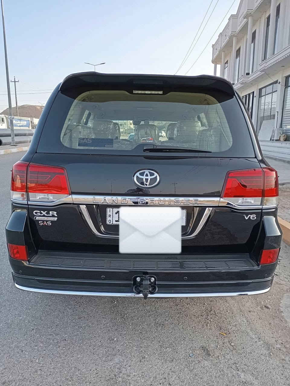 للبيع لاندكروز موديل 2019 ساز باب اول واحد على واحد 6سلندر رقم بغداد ماشيه 86 الف حقيقي  السعر 52$ الف دولار يعني خمس دفاتر وعشرين ورقه وبيه مجال السياره مكفوله كفاله عامه من صبغ وتبديل وفتح جديده جدا بمعنى الكلمه مكان السياره الرمادي رقم الهاتف ***********
