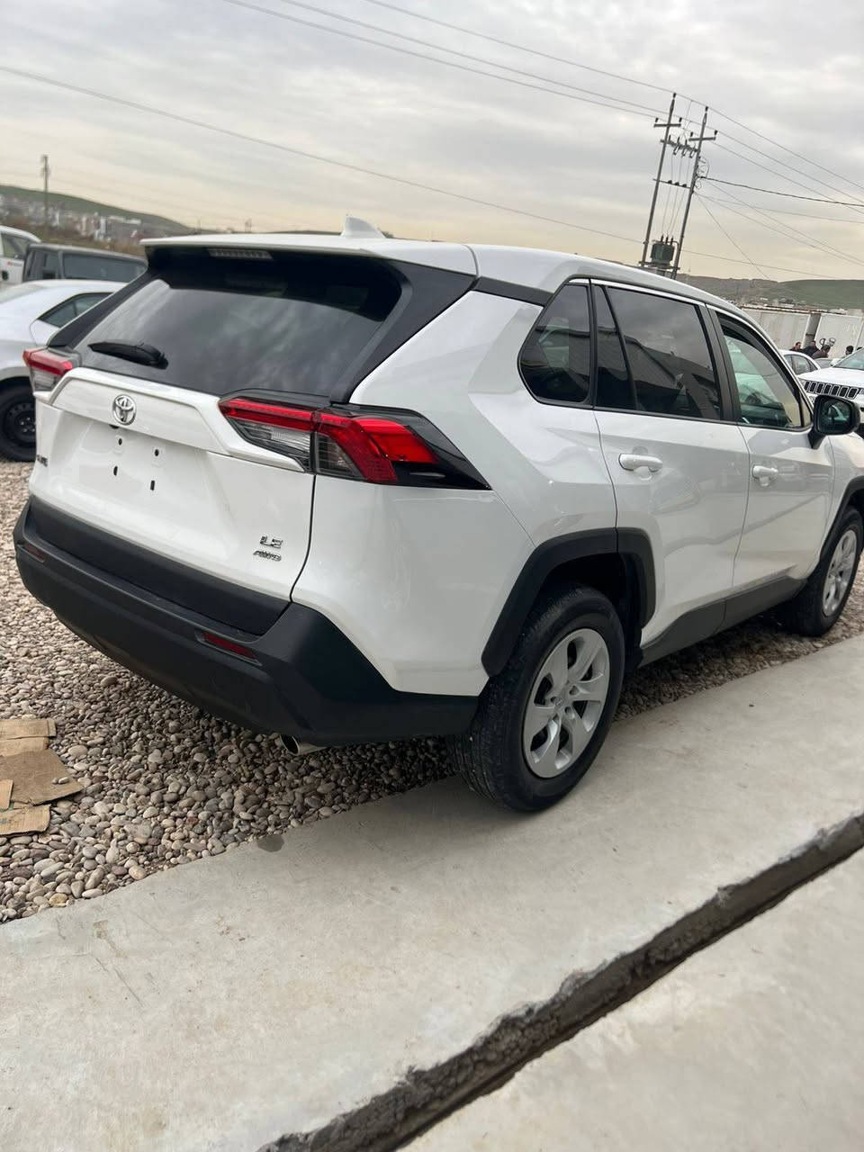 رافور موديل ٢٠٢٣ مواصفات LE ADW ماشيه ٤١الف مايل رقم كاتي شرط رقم  أربيل دهوك  سليماني بنسبة صبغ جاملوغ سايق وجاملوغ سكن راس بونيت هلال جاملوغ خلفي تعديل حجر بيئه رادار كل بشرط  ارباك استيرين بردة طاك مرجع سستم رقم شانصي مرفق مع نشر  مكان سيارة قضاء بردةرش سعر ١٨٠ ورقه مجال موبايل *********** واتس اب فايبر
