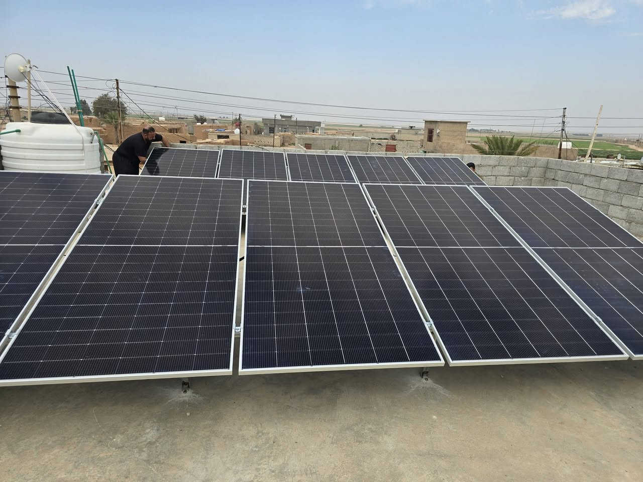 #قضاء.  مندلي قرى الندا قريه محمد المالح

تم بعون الله اليوم.  2026/2/24

تنصيب  منظومة طاقه شمسيه 

 امبير نهاري 20 / امبير ليلي/15

تفاصيل المنضومه

الواح طاقة شمسية عدد 10 لونجي
انفيرتر 11كيلو واط                  
بطاريه ليثيوم 15كيلو              ضمان 5 سنه
بورد حمايه و قواطع DC +AC
اسلاك دي سي دبل عازل

للحجز والاستفسار مراسلة الصفحه
 ***********
