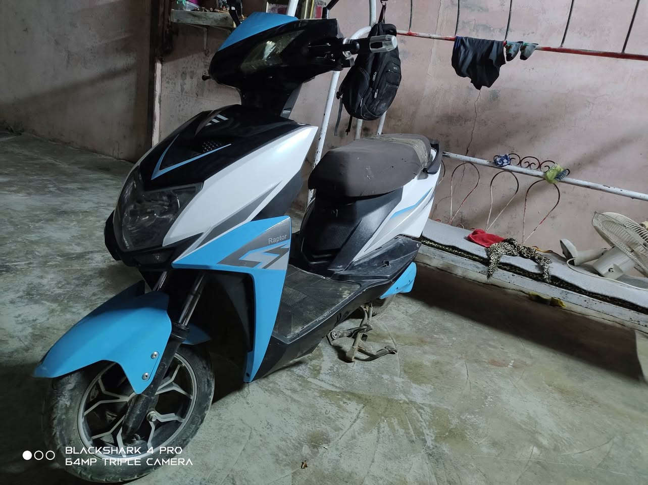 دراجة شحن كهرباء موديل 2025
نظيفة وتشتغل تمام، مثل ما مبين بالصور
مناسبة للتوصيل والاستخدام اليومي
شحنها ممتاز
مكني حبانية ماعندي توصيل 
لحب يتصل على 
 الرقم ***********
