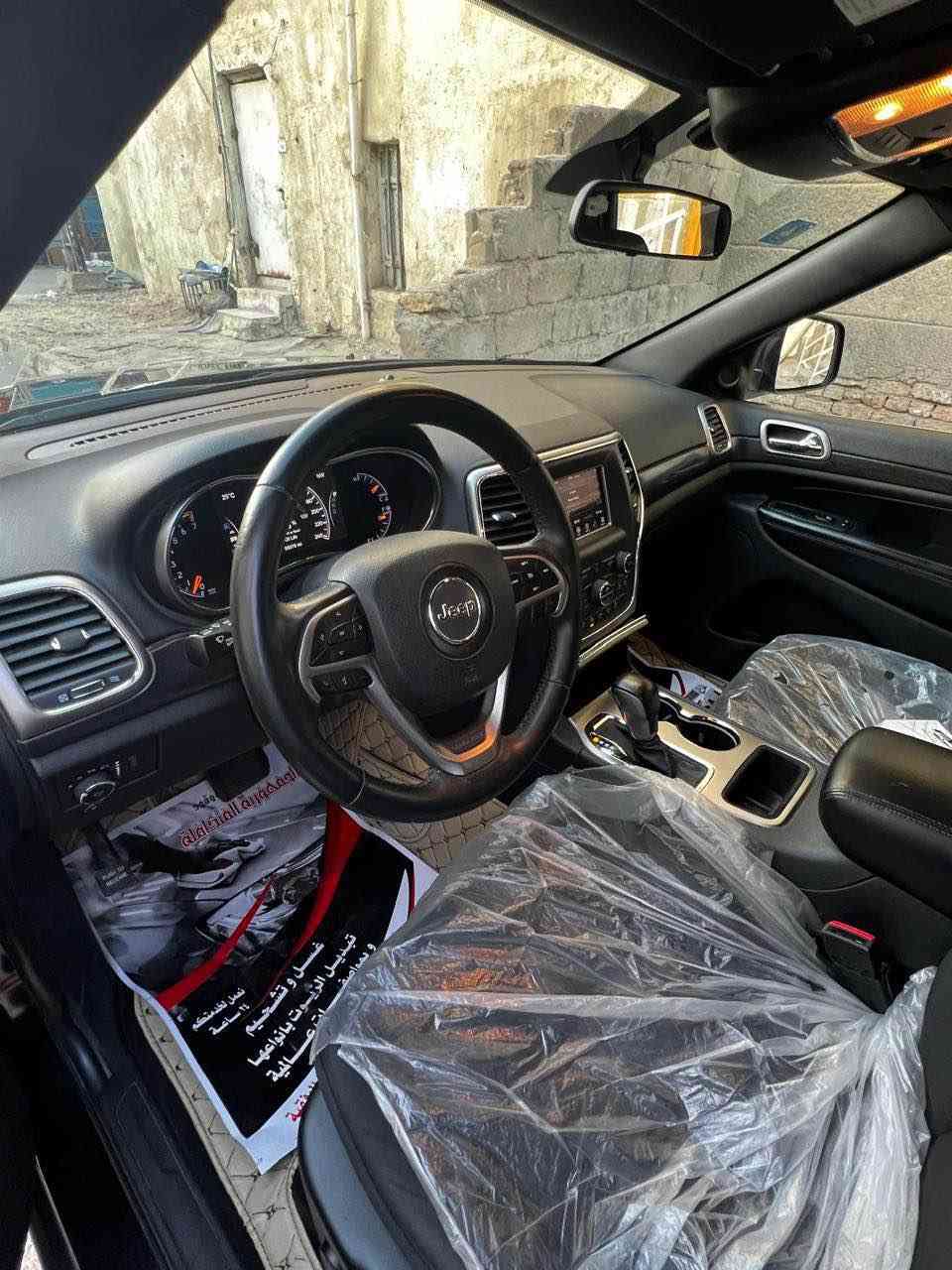 جيب كراند شيروكي 
لاريدو 
2018 
حادثها موضح بلصور جاملق امامي فقط بدون ايرباك ودواخل 
تحكم مقود 
نظام اطفاء عند التوقف 
شاشة كبيرة كاربلي 
نظام ايقاف ذاتي 
كشنات مخمل 
جنطة كهرباء 
تشغيل عن بعد 
رقم بصرة جديد 
عنوان السيارة بصرة 
***********
السعر 225$ البصرة, العراق
