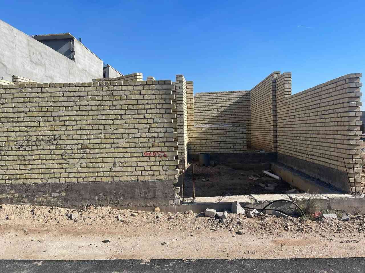 سلام عليكم 
هيكل مساحه 200م للبيع زراعي شهداء التصنيع خدمات كامله قرب دائره الكهرباء ثالث قطعه من الشارع (***********)بغداد المدائن سلمان باك سعر مناسب
