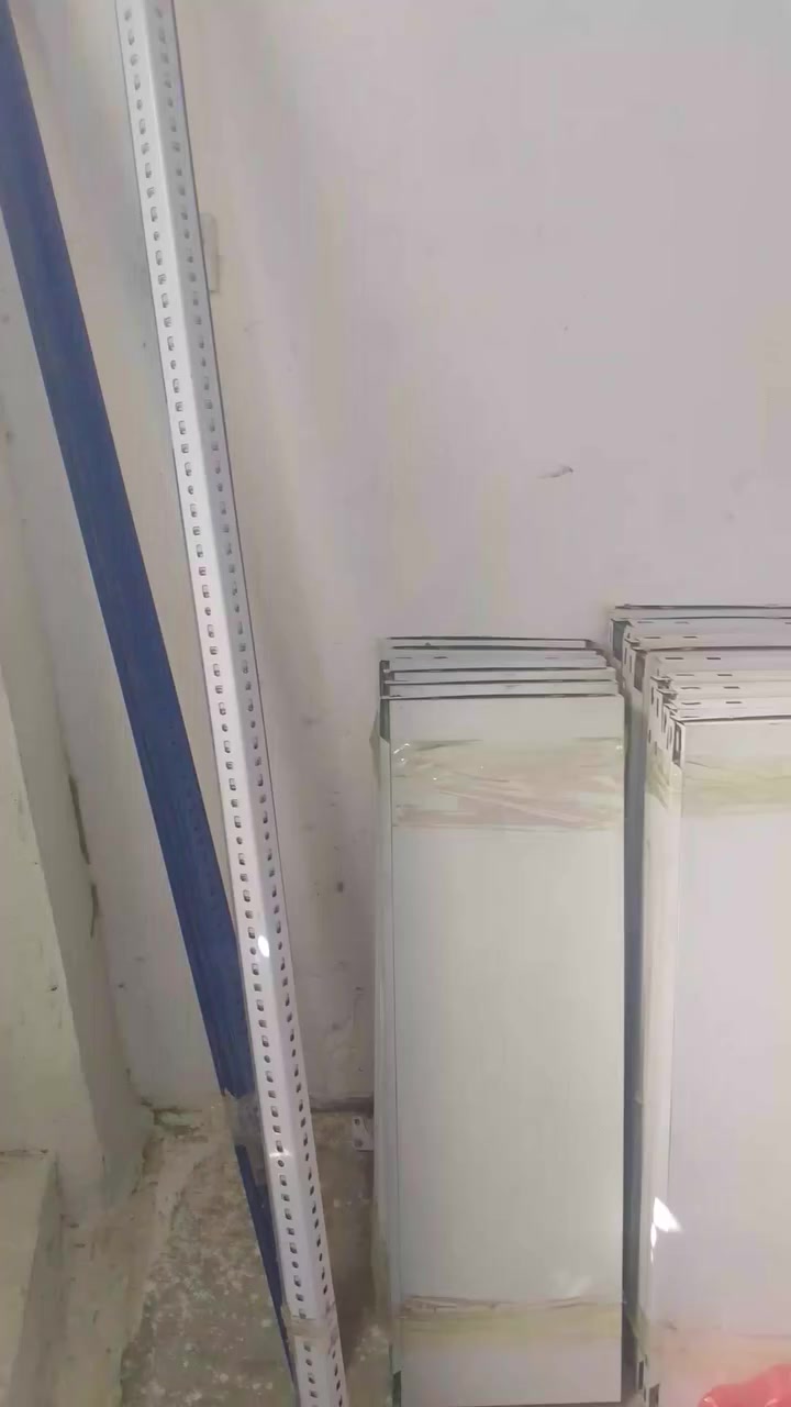 سلام عليكم ورحمة الله وبركاتة عندي هاي الرفوف البيع


**إذا كنت صاحب هذا الإعلان وتريد حذفه لأي سبب، رجاءا أرسل رسالة إلى الدعم الفني**