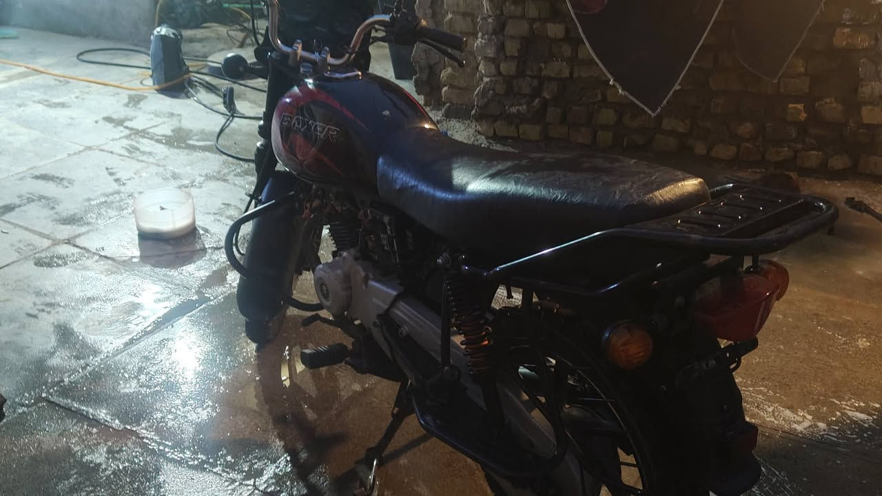 السلام عليكم دراجه بوكسر 23 مكينه بدايه تبخير دراجه بدون اوراق  اكفلها من لسرقه سعر
سعر 800 وبيها مجال مكاني مدينه لصدر رقم ***********
