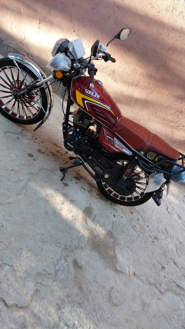 للبيع سيفانه 2025 دراجة جديده مكفوله كفاله عامه محركه ٢٠٠ تشغيل عن بعد بصمتين اوراق كامله سعره خاص او إتصل *********** عنوان واسط قضاء الصويره
