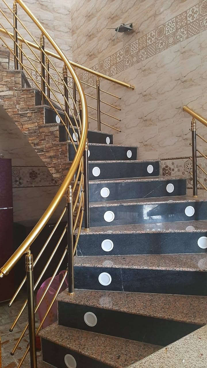 بيت للبيع المساحة ١٠٠ متر طابقين بناء 2021 واجهة 8 ونزال 13 بناء درجة اولى

الطابق الاول مطبخ واستقبال وغرفة نوم وحولي اضافة الي صحيات وحديقة وترك
الطابق الثاني ثلاث غرف وخدمات صحية مع مخزن في الطابق الثالث وسطح

العنوان الزعفرانية شارع المعهد مقابيل تويتي
لمعرفة السعر الاتصال على الرقم 
***********

