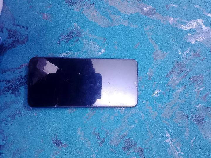 سلام عليكم جهاز اوبو A18
جهاز نضيف فقط كسر بشاشه مامئثر عليه 
سعد 75 وبي مجال 
مكاني شارع الكهرباء 
***********
