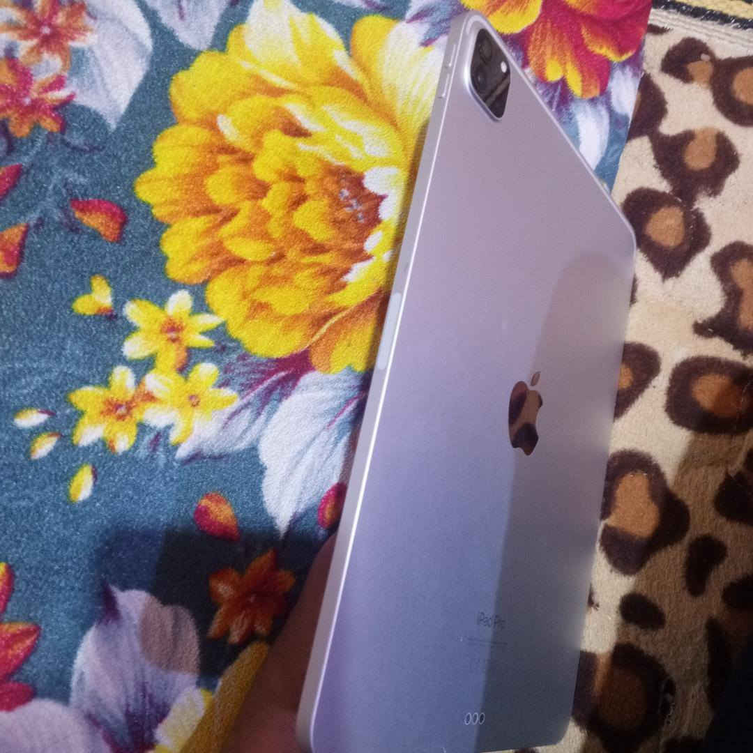 سلام عليكم ايباد برو معالج m2 ذاكره 256 طفه فجاء ماعرف شبي ابيع علا هل حطه بدون كارتون ايكلود موجود سعر 350 ويرهم مراوس *********** مكاني بغداد بلديات توصيل ماكو

