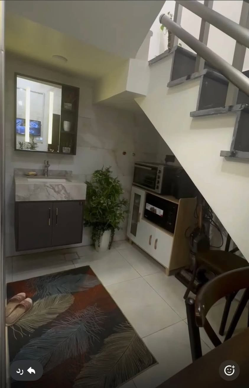 حي البساتين منطقه الضباط قرب سريع محمد القاسم والقناه المساحه 50متر  ثلاثه طوابق ويحتوي ع 3 غرف نوم وحده سويت وستقبال ومطبخ وحمامات 3 الواجهه 5 والنزال 10 بناء سنه 2023 ويحتوي ع تشجير مقابيل البيت ونوع العقار طابو
لمعرفه الاتفاصيل اكثر الاتصال على هذه الرقم
***********
