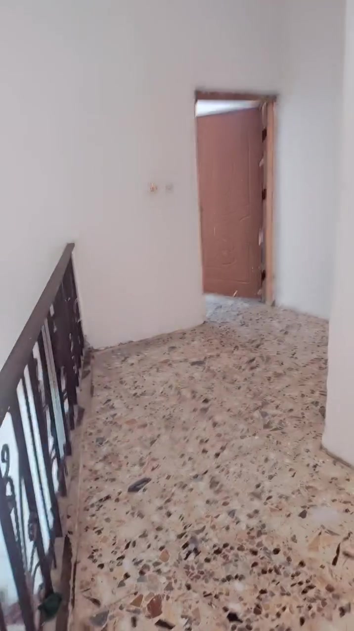 بيت زراعي ١٠٠ متر بيت اغلام شارع ١٥ بلفرع طابق ونص بناء حديث ترميم حديث السده  غرفه نوم وصاله واستقبال وممر وصاله وغرفه نوم وصحيات خارجيه وداخليه مطبخ حار الطابق الأول وسطح *********** ب٩٠

