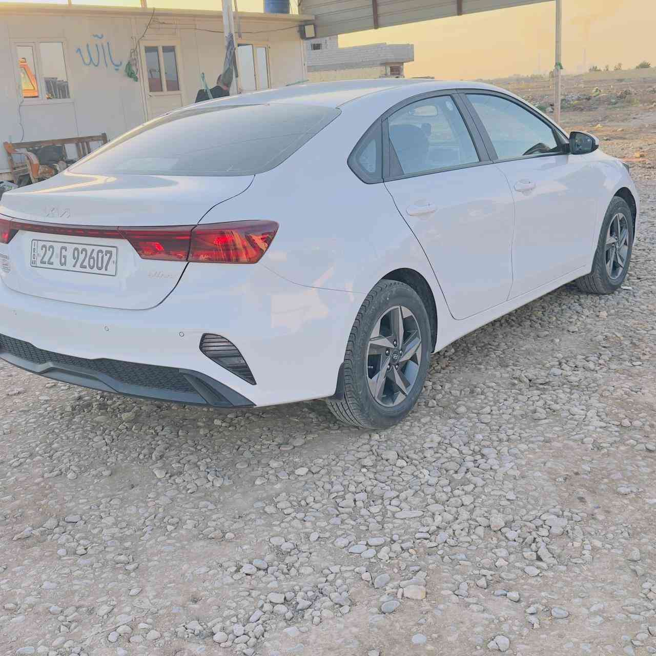 سياره سيراتو للبيع موديل 2024 محرك 2000 سياره ماشيه 78 سياره جديده معنه الكلمه 24 
تاير 16 كب ويل.  قطعتين تبريد.  نص فول   

للستفسار اتصل ***********.      سعر 177 وييه مجال  

عنوان واسط الزبيديه.  شارع المعارض   غير متواجد عل فيس
