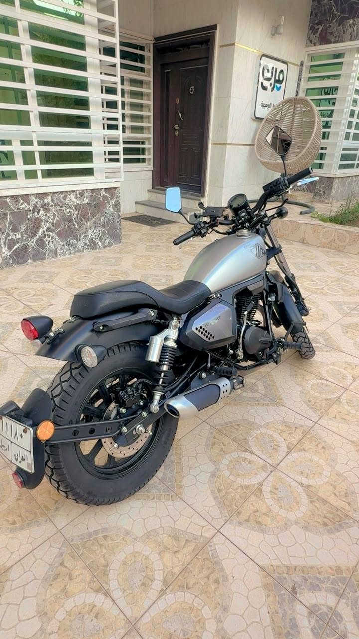 دراجة اصولية مرقمة اربيل كل اوراقها موجودة سنوية وعقد شراء وضمان
المحرك 5 كير 200cc ماتصرف بانزين ابد اكثر دراجة عملية مشتريها بحياتي مابيها اي اعطال ومامغير بيها شي على وضع الوكالة بس المرايات ، تحتاج مرايات من الوكالة جديدة تكلفتهن ٣٠ الف لازم توصيهم ، مو مخلي بيها بس بانزين سوبر وافضل انواع الدهن ، استخدام شخصي معتني بيها حيل
راح ابيعها لاني راح اشتري سيارة غير هيج ماكو سبب يخليني ابيعها
للتواصل على الخاص أربيل, العراق


**إذا كنت صاحب هذا الإعلان وتريد حذفه لأي سبب، رجاءا أرسل رسالة إلى الدعم الفني**