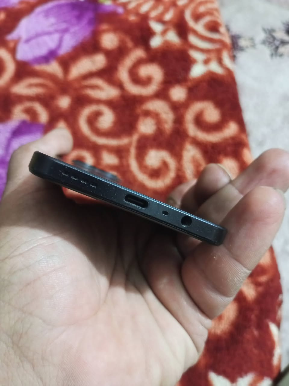 السلام عليكم جهاز ريلمي C53 جهاز نضيف كلش ذاكره 128 بصمه اصبع وبصمه وجه شغال السعررر100 وبي مجال  مكاني بغداد ***********
