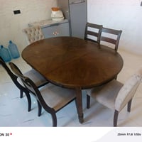 ميز طعام • للبيع
