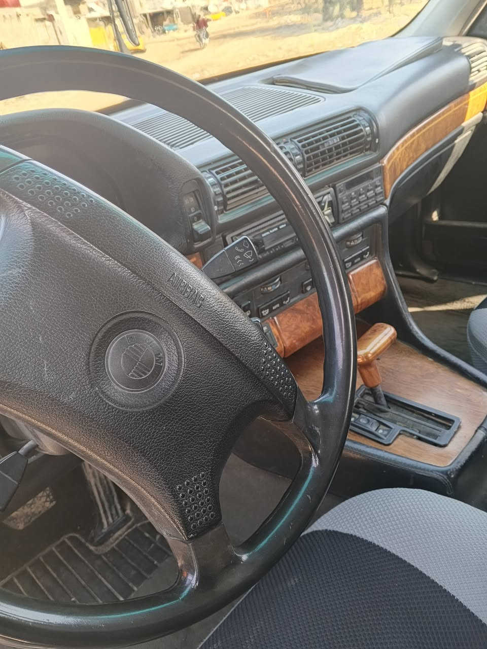 بي ام للبيع السياره نظيفه مال جناي مكفوله كفاله عامه بس 
مصبوغه حزام للجماليه سياره بأسمي تحويل ثاني يوم للاستفسار اتصل ***********
