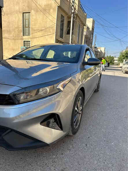 السلام عليكم 
للبيع كيه فورتي 2023 دخول جديد بدون رقم حادث السياره جاملغ وبنيد وبيها نص جاملغ الخلفي صبغ بيها تعمير باللغد والشاصي مواصفات السياره نص فول شاشه كامره تحكمات ستيرن رادارات ماشيه 25 الف مكان السياره بغداد الشعب السعر 120 وبيهامجال *********** بغداد
