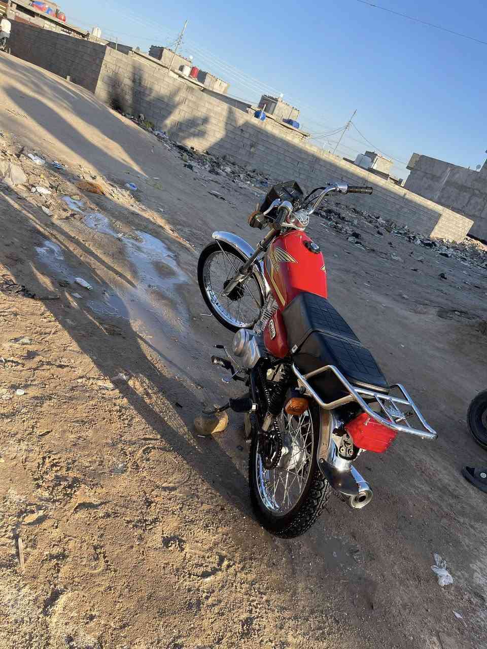 سلام عليكم دراجه للبيع كلك كلك كلك مكفوله من سرقة دراجه حلوه  وشلعه تاكل لكاع  كهربايات كله شغاله السعر 350وبيه مجال قليل مكاني كربلاء سيد سماعيل قرب لمرقد التصال ع رقمي ***********
