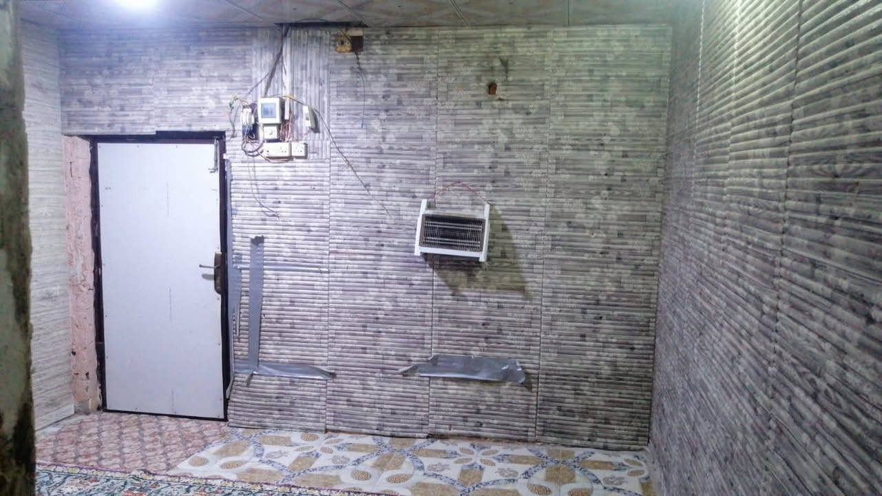 سلام عليكم بيت تجاوز لبيع غرفة وهول ومطبخ وطارمة وحمامات مشترك البصرة المعقل قرب البانزين خانة الاندلس السعر12 ***********
