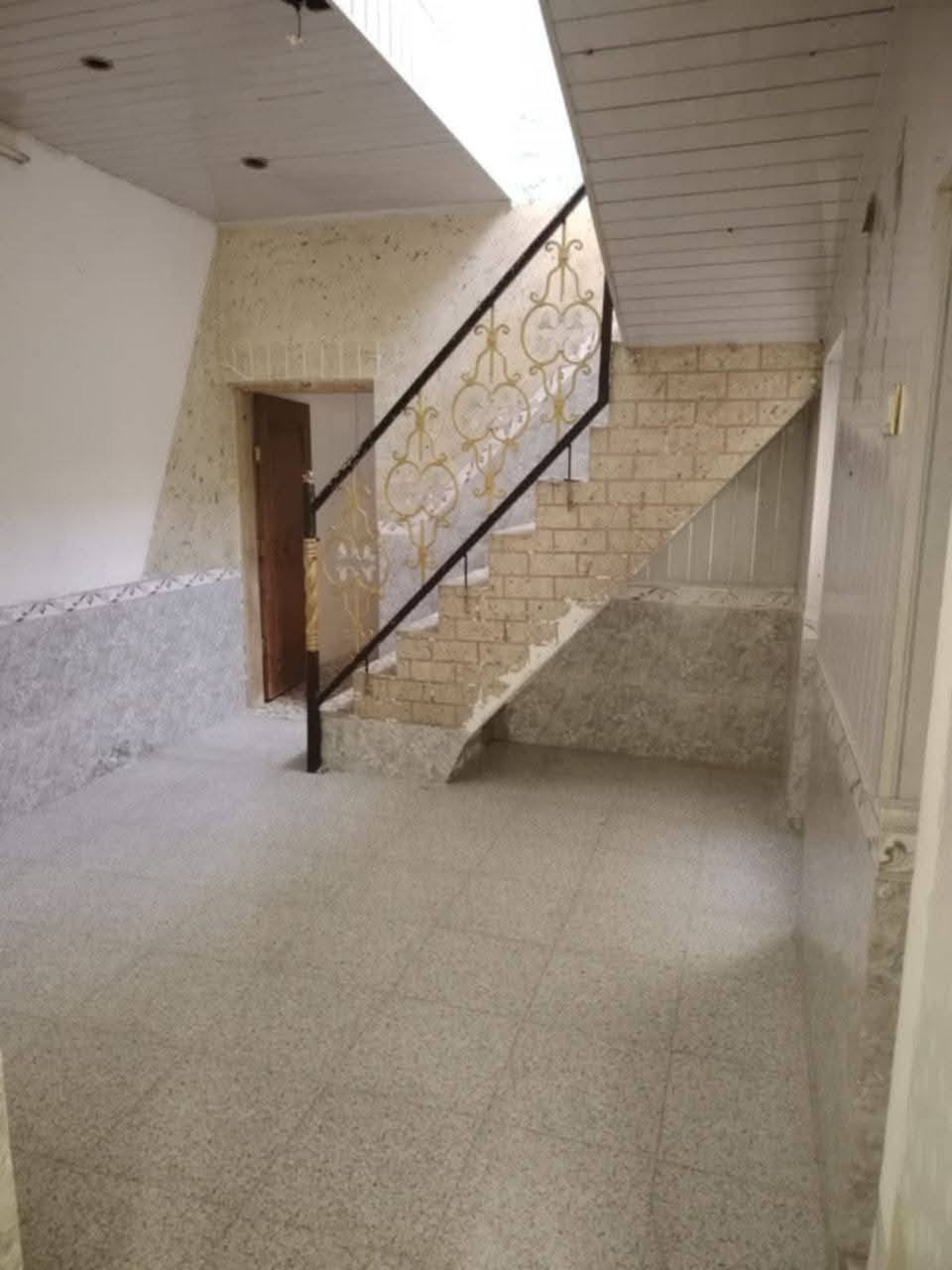 بيت ايجار طابقين ميلاد طريق جنه عامود 90 
ايجاره 350 مقدمه 3 اشهر
غرفتين وصالتين وستقبال ومطبخ وصحيات وطارمه ***********
