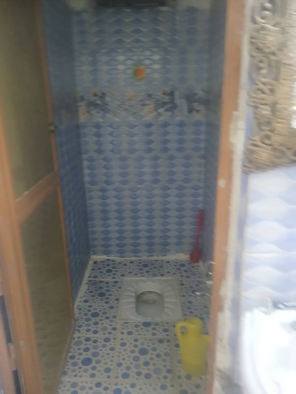 100مشتمل10×10 خلفي حي البساتين حي السلام شارع ابو حسين المختار  غرفه ومطبخ وخدمات مع ترك جانبي مساحه .40م  يباع نقد وقسط للاتصال ***********
