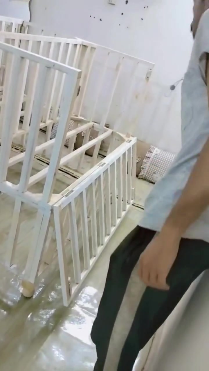 جربايه اطفال تؤم للبيع جديده ما مستخدمه  خشب مصبوغ ابيض ويا خشبتين مال الارضيه خشب بلايود السعر ١٩٠ وبيها مجال  مكانهم البصره الزبير  شارع العطار


**إذا كنت صاحب هذا الإعلان وتريد حذفه لأي سبب، رجاءا أرسل رسالة إلى الدعم الفني**