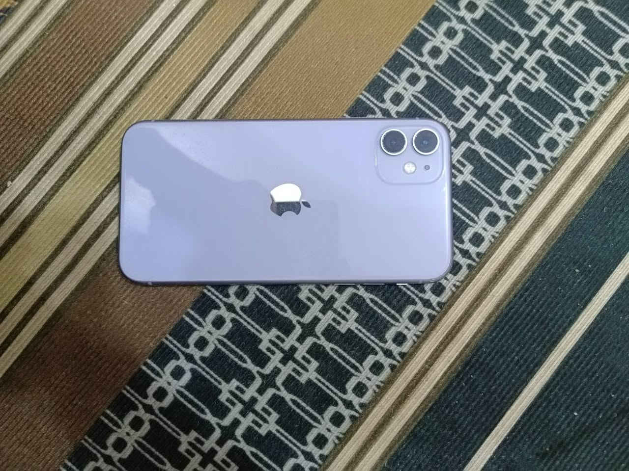 ايفون 11 للبيع كلشي ما مبدل نظيف بس الشاشه بيها شخوط ومرات تلمض سعره 200 وبي مجال  ‏‪***********‬‏ مكاني كربلاء
