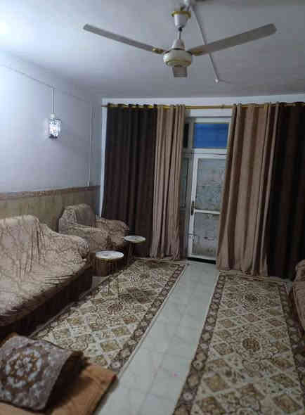 السلام عليكم
بيت للبيع على المبادره بيت 200م ركن في ضهر السايدين 
يحتوي على طابقين 4غرف نوم وهول عدد 2 والصحيات عدد 3 وحديقه وكراج طابقين كونكريت مسلح **
للتواصل الاتصال على الرقم 
***********
