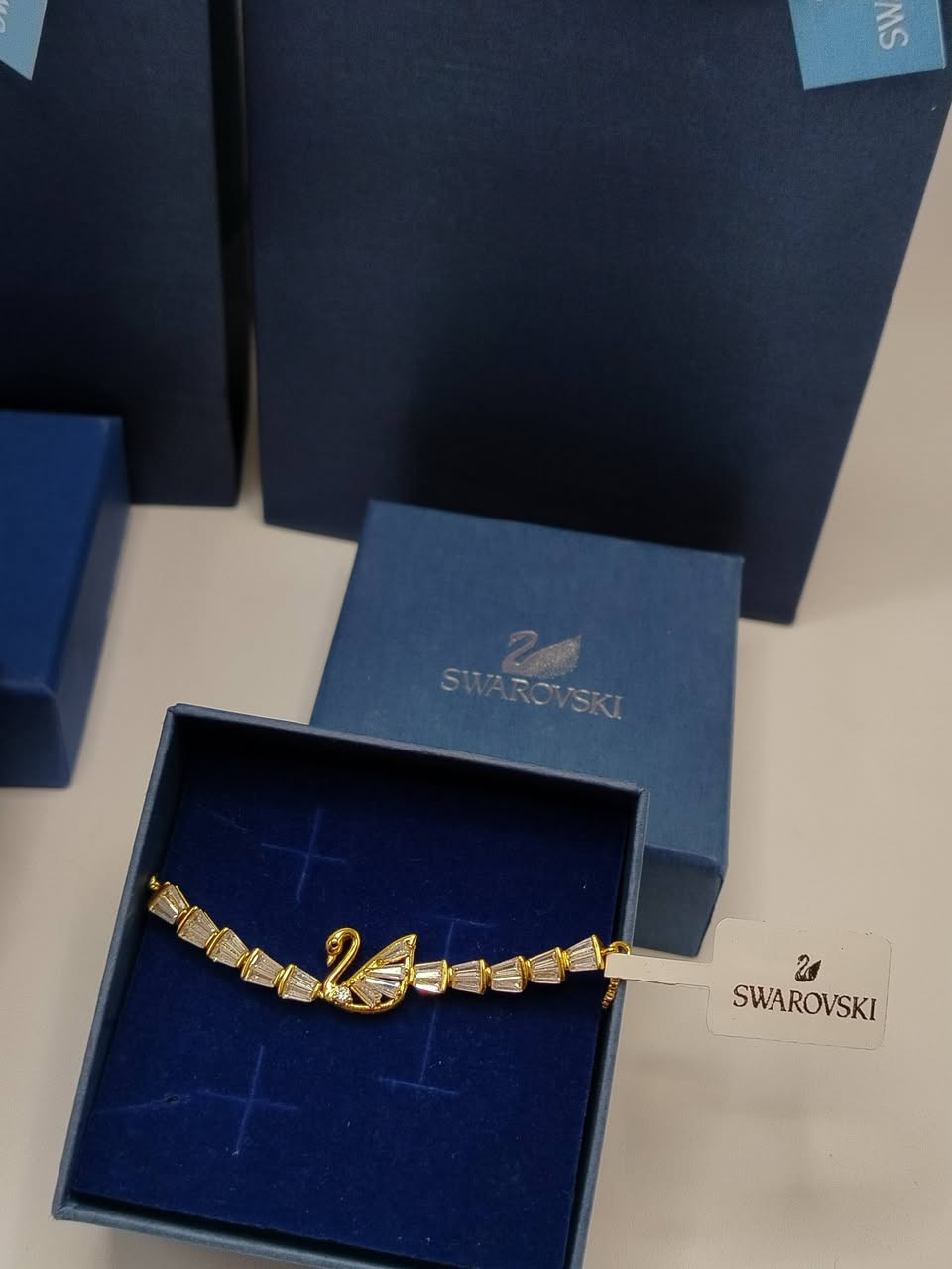 كلادة وسوار ماركة سوارة فسكي مختم طلاء مع الملحقات يوجد توصيل


**إذا كنت صاحب هذا الإعلان وتريد حذفه لأي سبب، رجاءا أرسل رسالة إلى الدعم الفني**