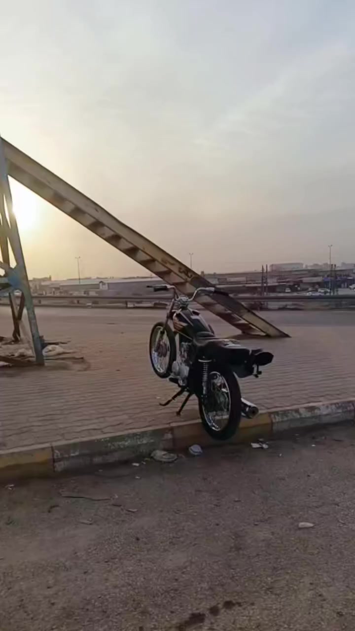 سلام عليكم ماطور للبيع
تعمير كله25 
مكينه انتس ولفات فقط 
شاصي نامه 25 سكنر
سعر 650 وبيه مجال 
مكاني ديوانيه مركز
***********
