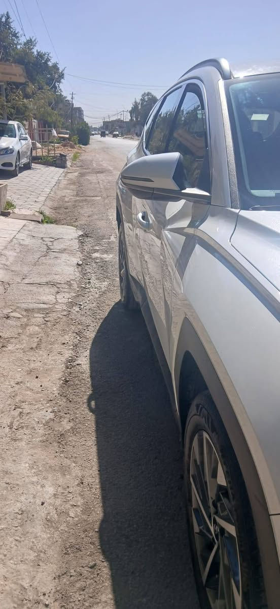 السلام عليكم للبيع توسان٢٠٢٣ خليجي مكفوله من كلشي صبغ بارد فتح بيه طختين موظحات بلفيديو بل منشور السياره كير مكينه حداديه تبريد كهرباء كله مكفوله موصفات بصمه شاحن ويرليس كشنات كهرباء داخل سايد بريك بصمه لايت زنون وبعد بيه موصفات السياره سعره اخو البلاش بنسبه الخواته سعر١٨٤ وبيه مجال بصيط للستفسار*********** بغداد الطالبيه ممتواجد خاص اتصال فقط
