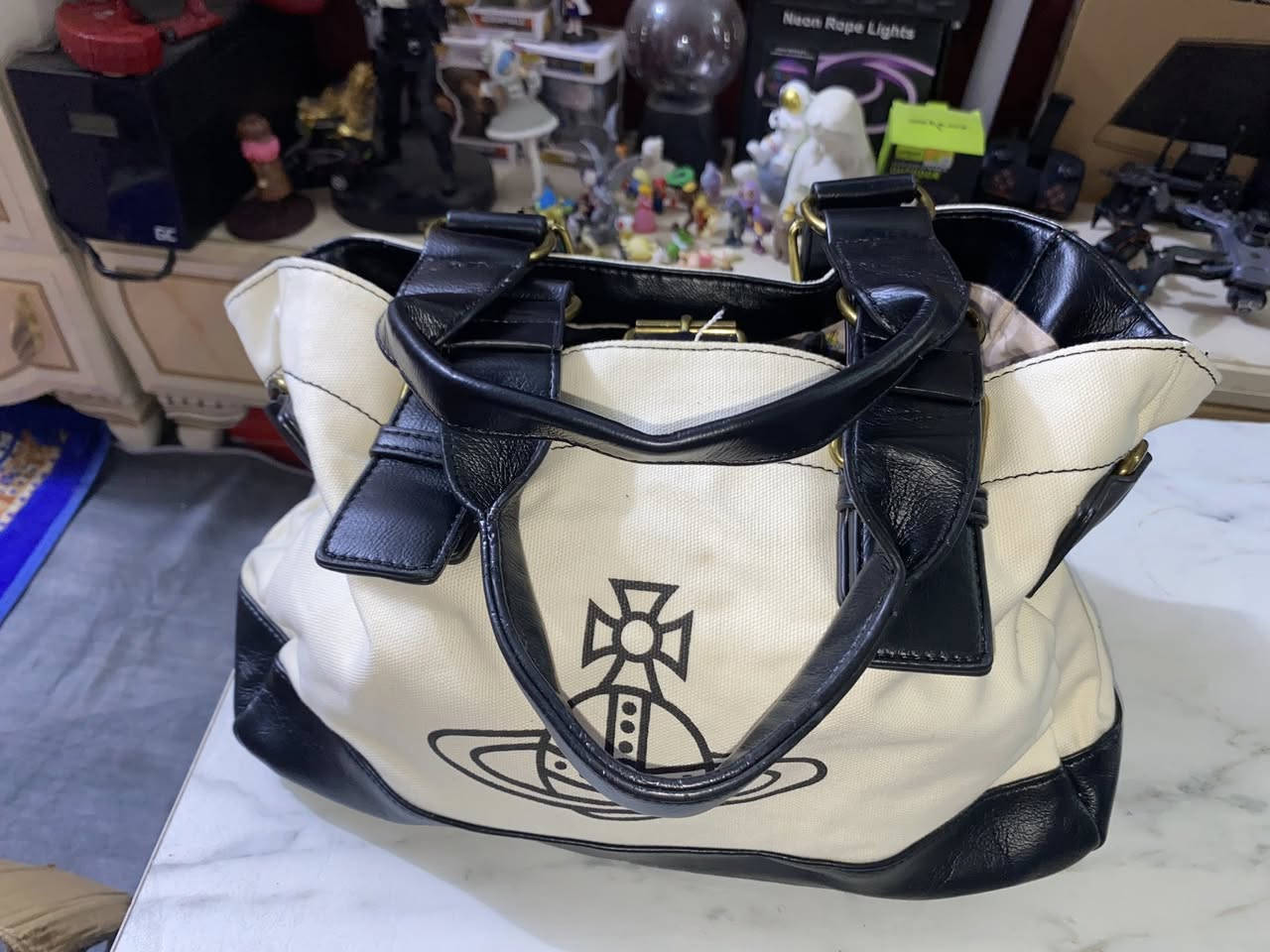 سلام عليكم 🫡 

جنط باله اصلي مختوم
جديد غير مستخدم شرط الفحص 
ابيع كل قطعه بسعر اخذ سكرين ودخل خاص 
***********
