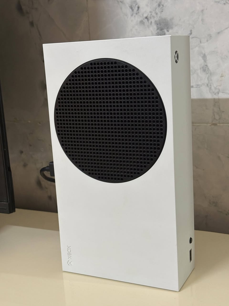 🔥 للبيع Xbox Series S –
🎮 جهاز Xbox Series S بحالة ممتازة جداً، استخدام شخصي ونظيف، 

✅

📦 المحتويات:✔️ جهاز Xbox Series S.✔️ جويستك أصلي.✔️ جويستك GameSir إضافي.✔️ جميع الملحقات الأصلية.✔️ الكارتون الكامل.✔️ UPS مرفق مع الجهاز.

💰 السعر: 440,000 دينار فقط.

📍 العنوان: الفلوجة.🚚 يتوفر توصيل للمحافظات.

📞 للتواصل والاستفسار:***********

⚡ الجهاز جاهز للاستخدام مباشرة، والسعر مناسب مقارنةً بحالته ومحتوياته.
