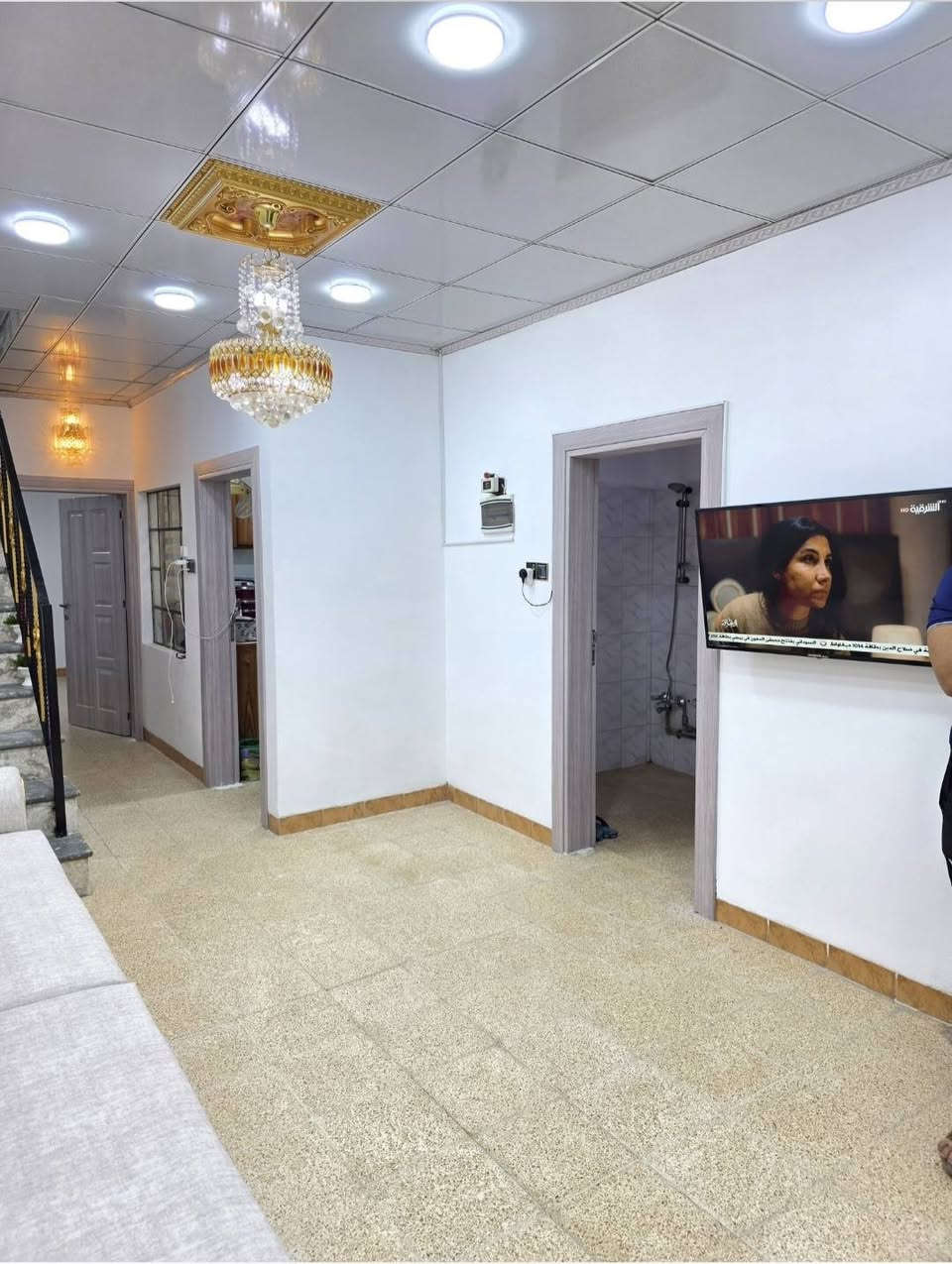 دار للبيع في حي الحدباء طابقين المساحة 116 م واقع حال 120 م واجهه 6 م 3 غرف نوم هول واستقبال ومشتملات شارع واسع 15 م اتجاه قبلة .
***********
***********
عقارات الصفوة  حي المصارف قرب جامع سعدي مهدي
