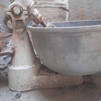 للبيع عجانه سوريه حجم كبير دنبر بسعر مناسب موجوده في الكاظميه 07901336...