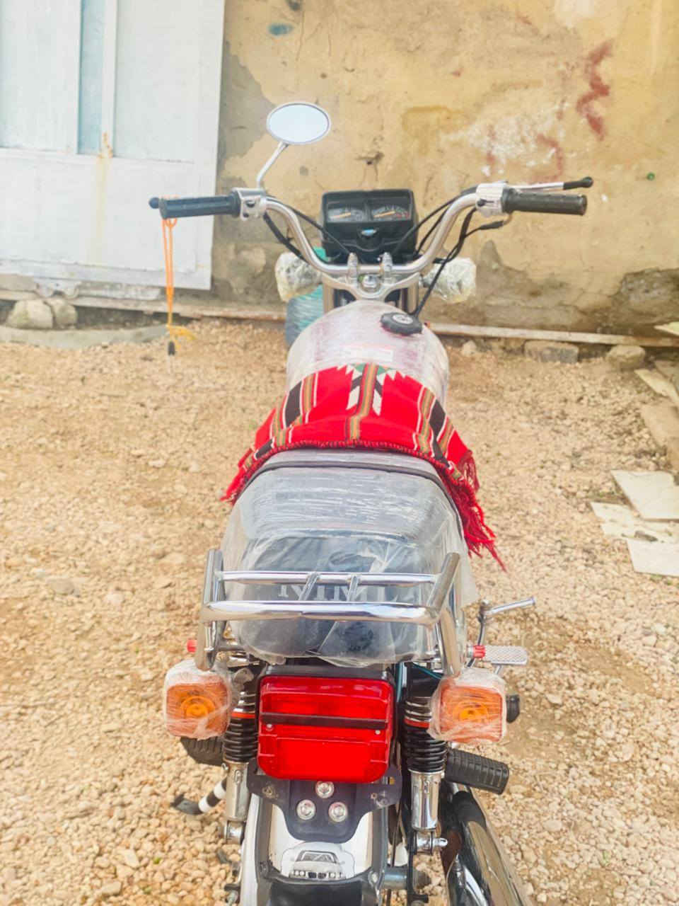 السلام عليكم دراجه للبيع نامه شبه شلامجي الموديل 25 اوراق اصولي السعر 700 بيها مجال بسيط رقم  ***********
