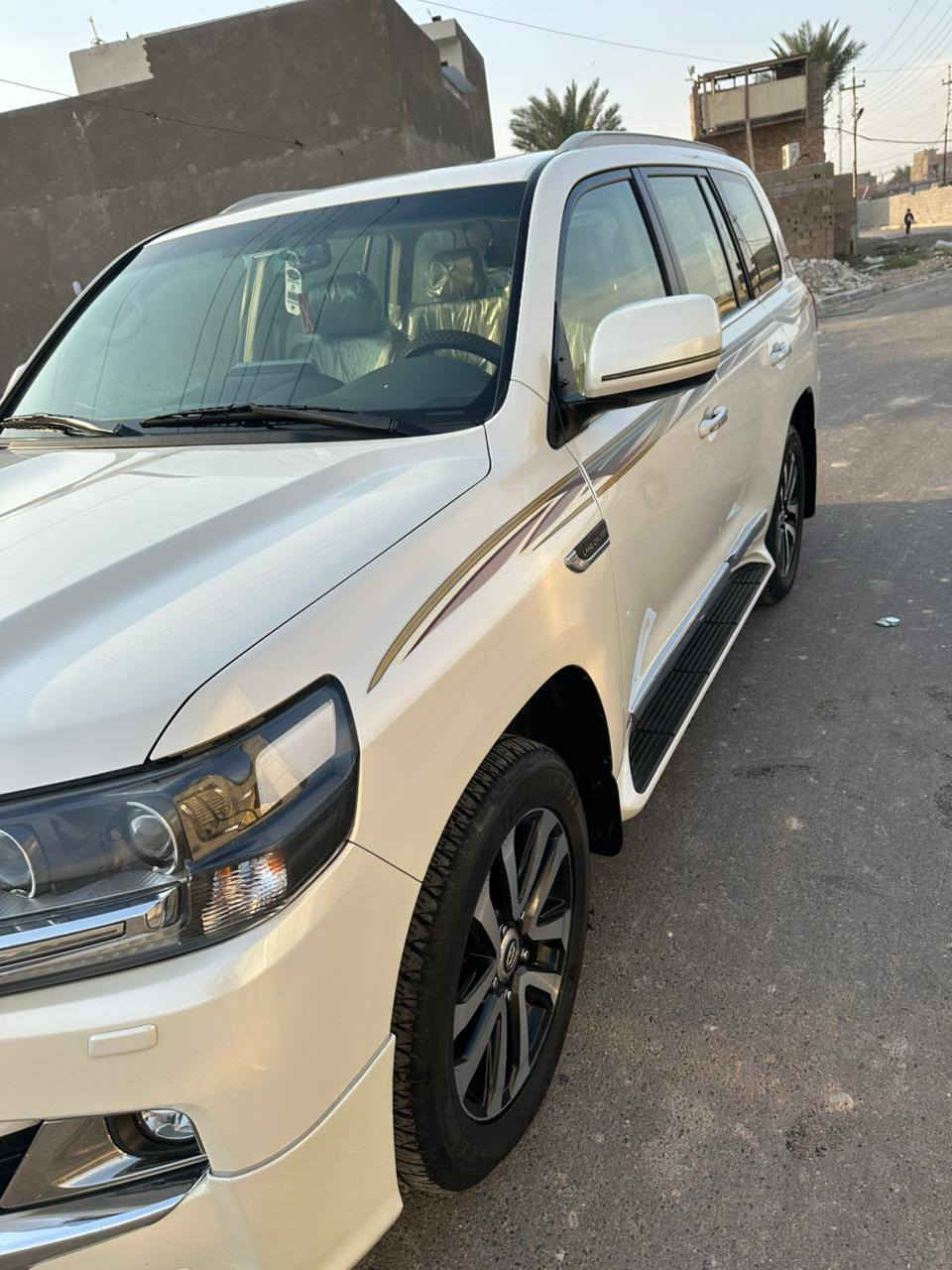 سلام عليكم لاند كروز 2019 بريم اصلي ماشيا 51 مكفولة معدة بارد بصيط موضح بل سونر لسعر 580 رقم الموبايل ***********
