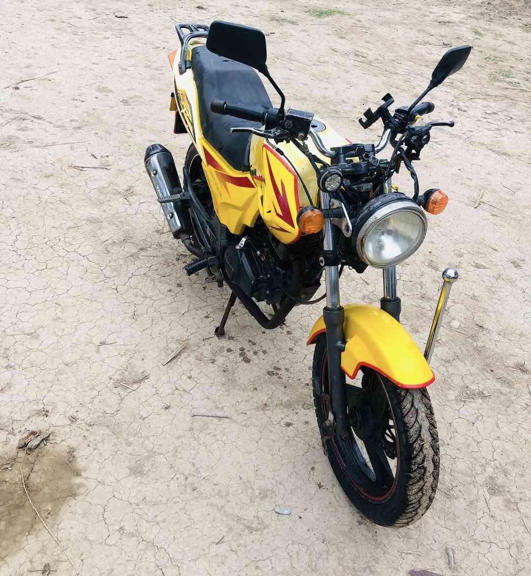 السلام عليكم دايوان بوندا (2017) بدون اوراق دراجه خير من الله نقصهه فقط دشبول السعر (٦٠٠) وبيهه مجال للاستفسار.    ***********
