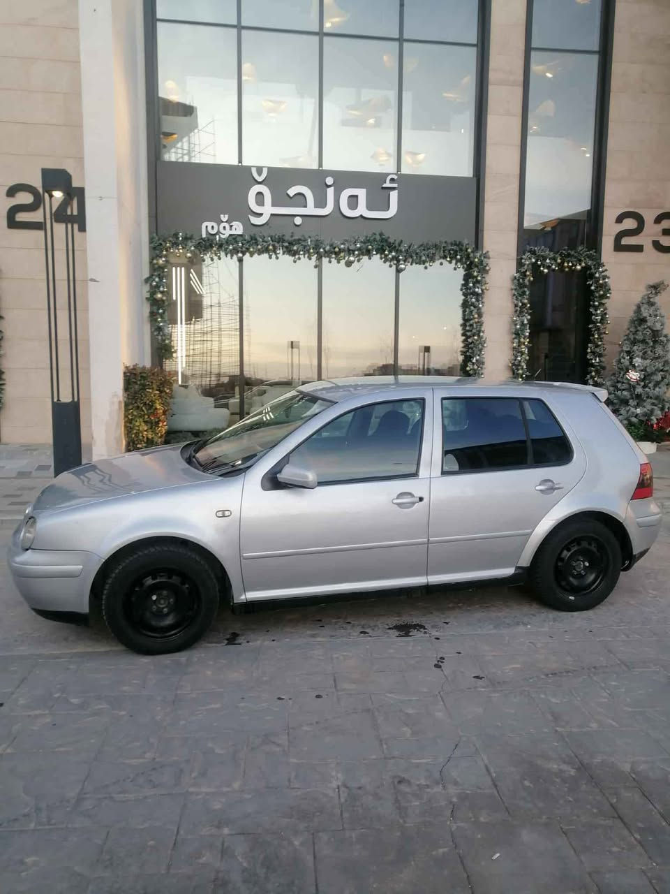 فؤكس واكن بؤ فرؤشتن موديل 2001 تؤماتيك ته بريد كيرو مه كينه ي به شه رت سئ به له ي به مبه ده عموليدراوي نيه ره قه هه ولير سه نه وي تا زه يه تا 2030 ته حويل برا وه خرا مه به شه رت يه ك دينار مه سره في تيا نيه سعري 45$وه ره قه و معا مه له بؤ زا نيا ري به يوه ندي بكه به 
***********يان*********** السليمانية, العراق
