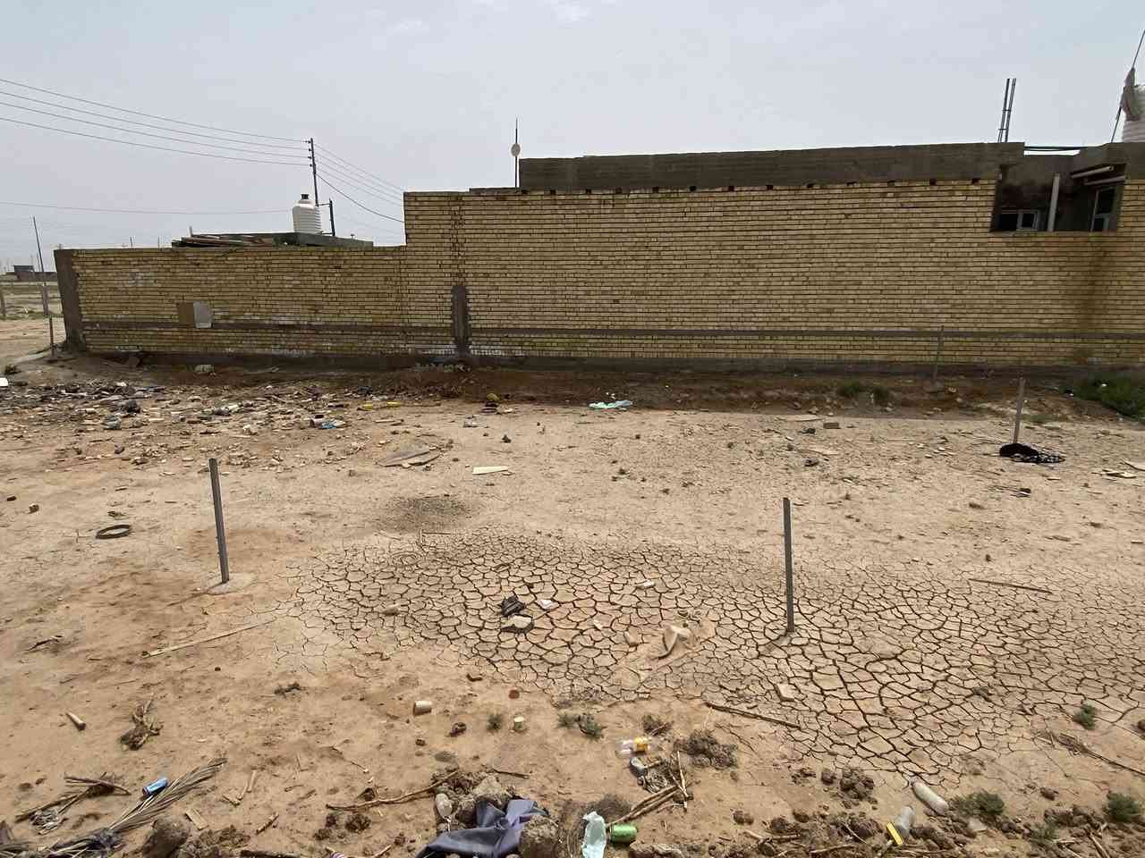 الهم صلَ على محمد وآل محمد
قطعة ارض مساحة(200م) محدده  وكامله تبعد عن الشارع العام تقريباً 100 متر خدمات كلها متوفره مكانها يم البازين خانه يم السلامين من تعبر السجه  سعر (16) بيها مجال *********** ***********
